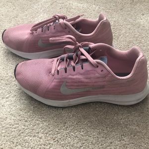 Girls Nike rose colored tennis shoes